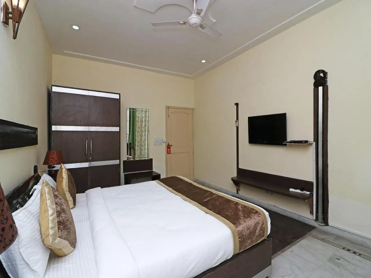 Oyo 12968 Hotel The Domus Gurgaon 3*,  Hindistan