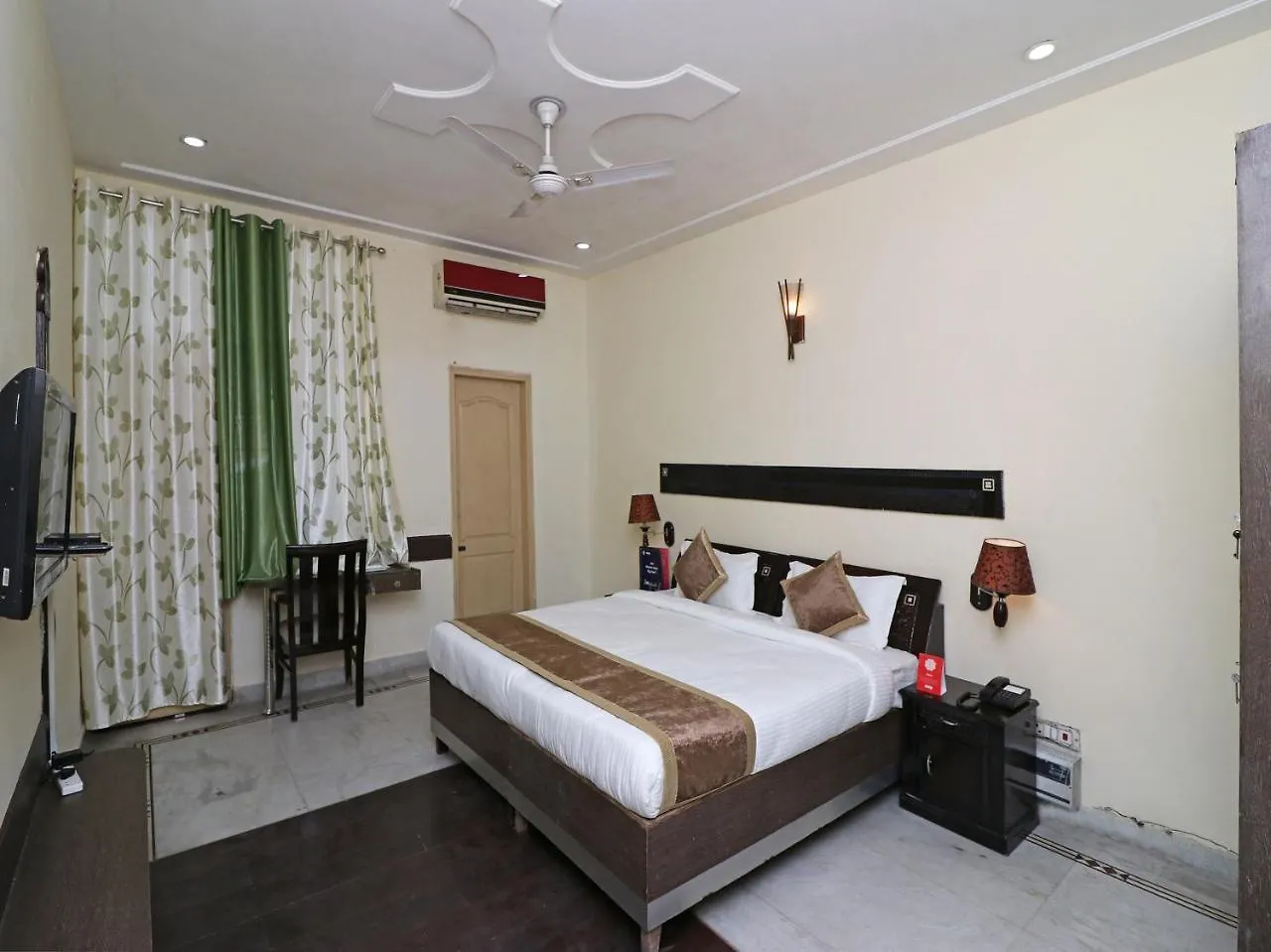 ***  Oyo 12968 Hotel The Domus Gurgaon Indien